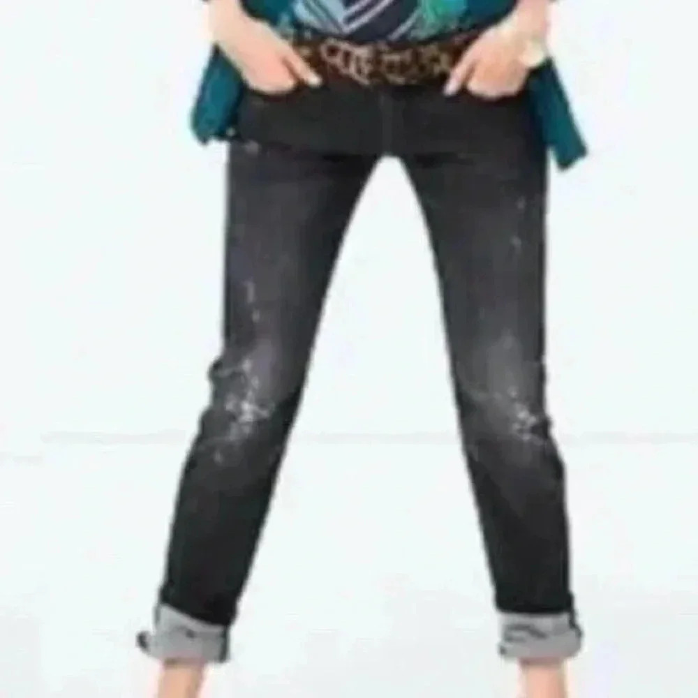Cabi Kate Slim Boyfriend Distressed Jeans in Shadow Wash - NWOT - Size 8